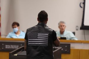 Anti-Mask parent in Clovis Board Meeting