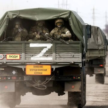 RUSSIAN SOLDIERS INVADE UKRAINE WITH MASSIVE FORCE