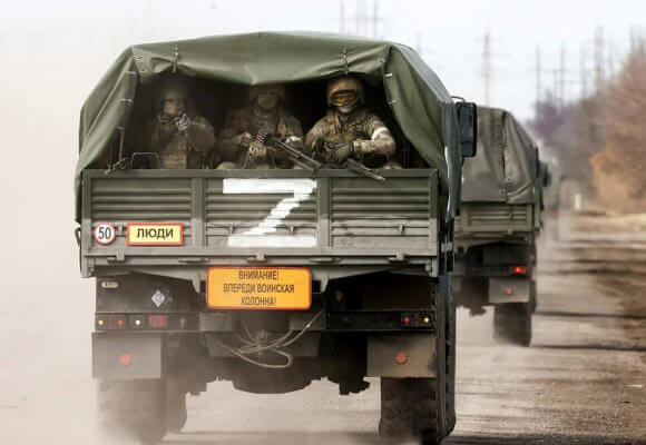 RUSSIAN SOLDIERS INVADE UKRAINE WITH MASSIVE FORCE