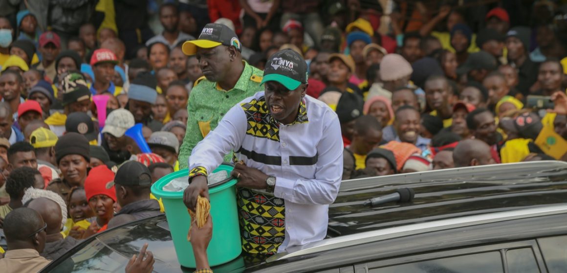 GACHAGUA OVERSHADOWS RUTO’S CAMPAIGNS BY HANDING OUT CHAPATIS WITHOUT WEARING GLOVES