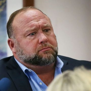 CONSPIRACY THEORIST ALEX JONES SLAPPED WITH OVER $1 BILLION IN DAMAGES FOR YEARS OF CRUEL SLANDER OF SANDY HOOK MASSACRE VICTIMS’ FAMILIES.