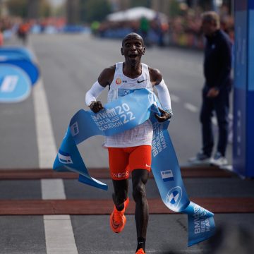 ELIUD KIPCHOGE SETS NEW WORLD RECORD AT BERLIN MARATHON