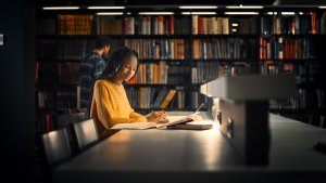 Student in library