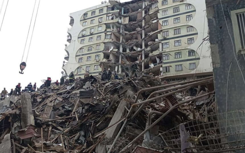 Earthquake Death Toll in Turkey and Syria Passes 7000, As International Community Rally to Help