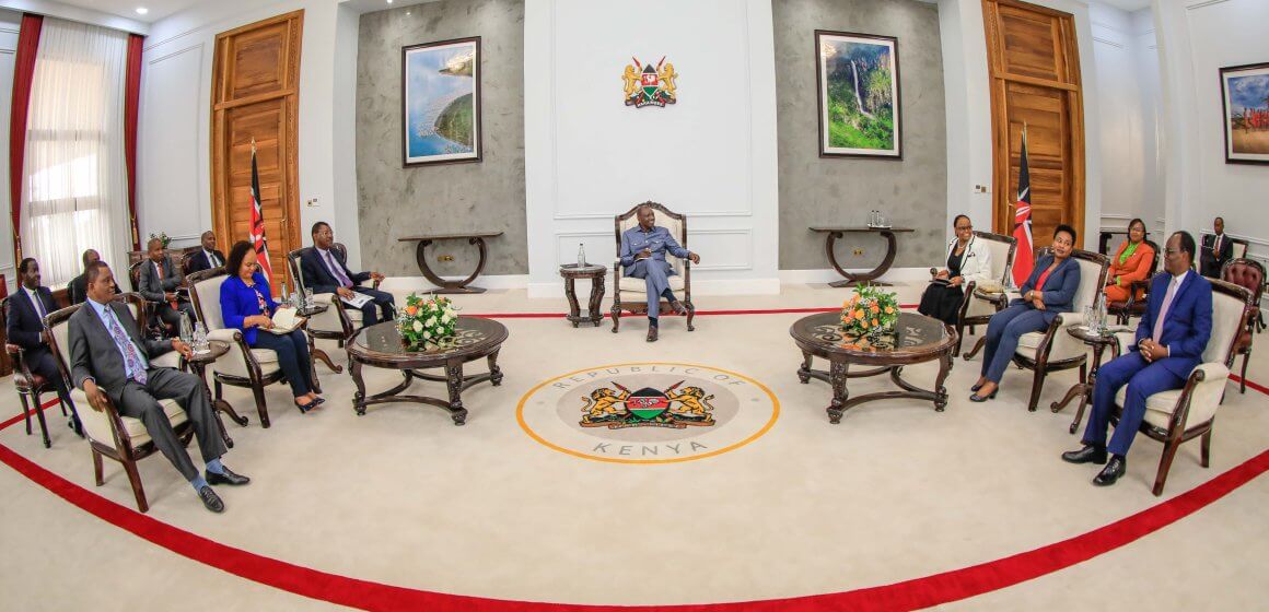 Ruto & Judiciary Shake Hands; Raila Dismisses Rift Claims in Azimio
