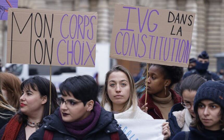Kenyan Faces Murder Charge in Texas; France to Anchor Abortion in Constitution