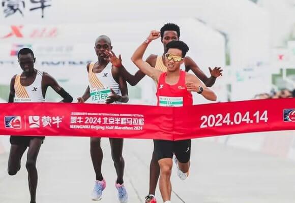 Did Kenyans Let China’s He Jie Win Half Marathon?