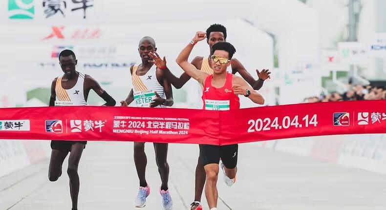 Did Kenyans Let China’s He Jie Win Half Marathon?