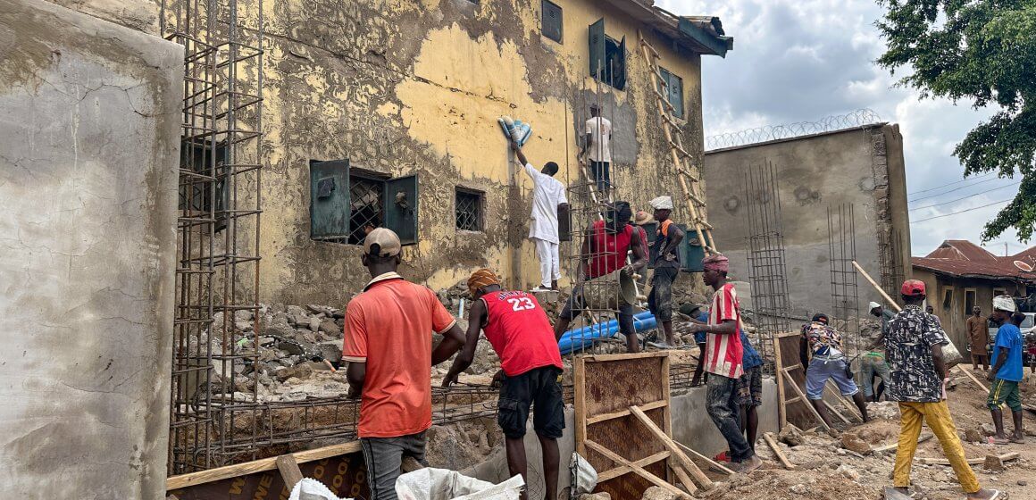 Over 100 Inmates Escape Nigerian Jail Damaged by Heavy Rain