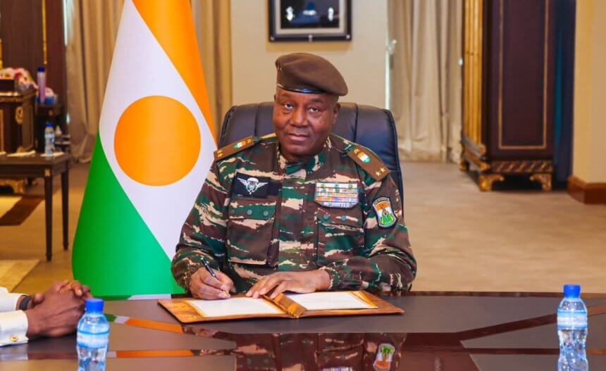 Niger’s Junta Leader Sworn in as Transitional President