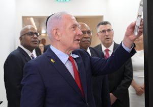 Israel PM Benjamin Netanyahu with Fiji PM Sitiveni Rabuka |